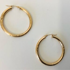 Elegant Gold Hoop Earrings